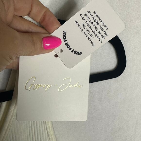 NWT Gypsy and Jade Cream Ribbed V-Neck Stretch Tank Bodysuit – Size S/M - Picture 4 of 9